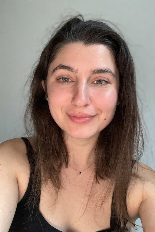 files/A_casual_photo_of_selfie_young.jpg
